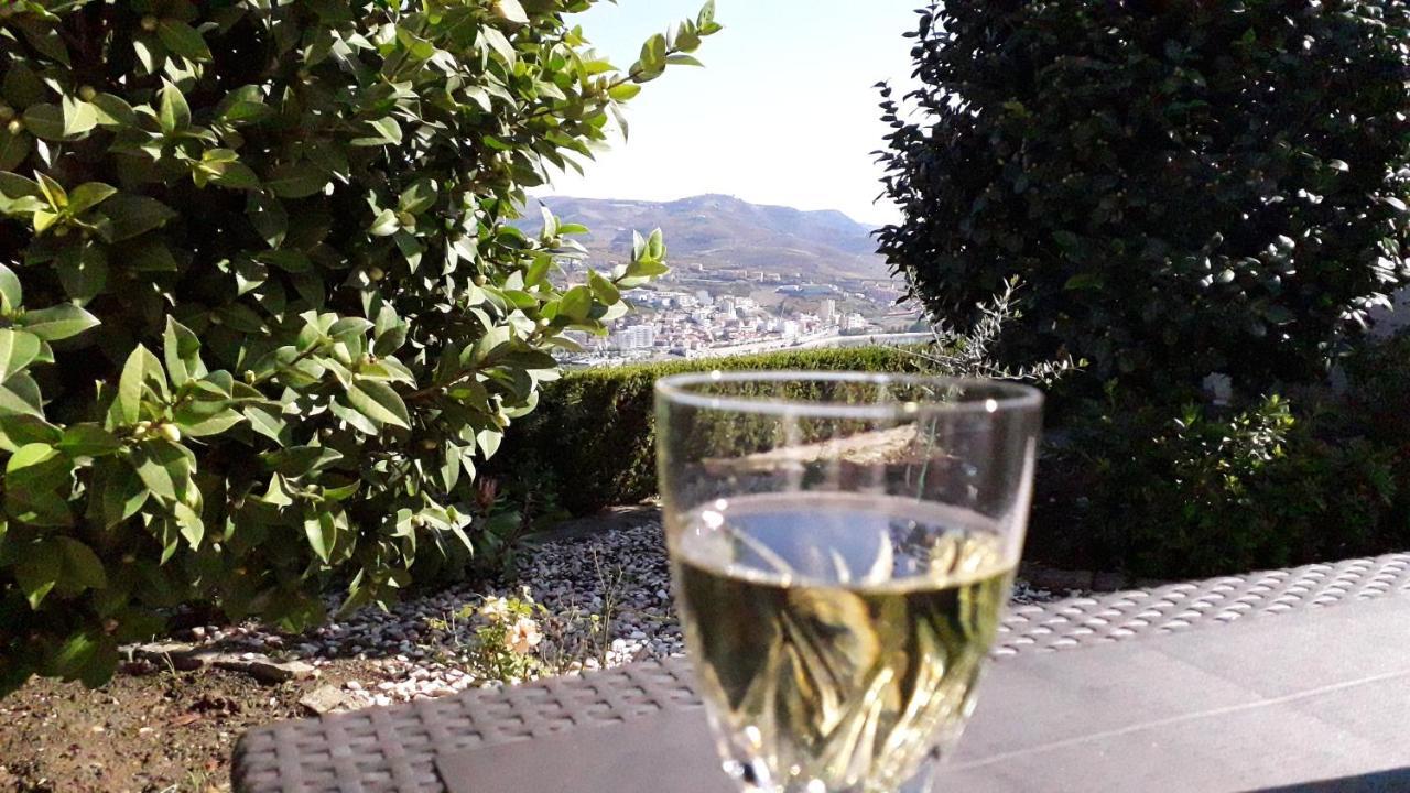 Mito'S House & Douro View Acomodação com café da manhã Peso da Régua Exterior foto